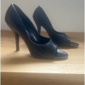Gucci Black pumps, Peep-Toe Heels
Perfect condition